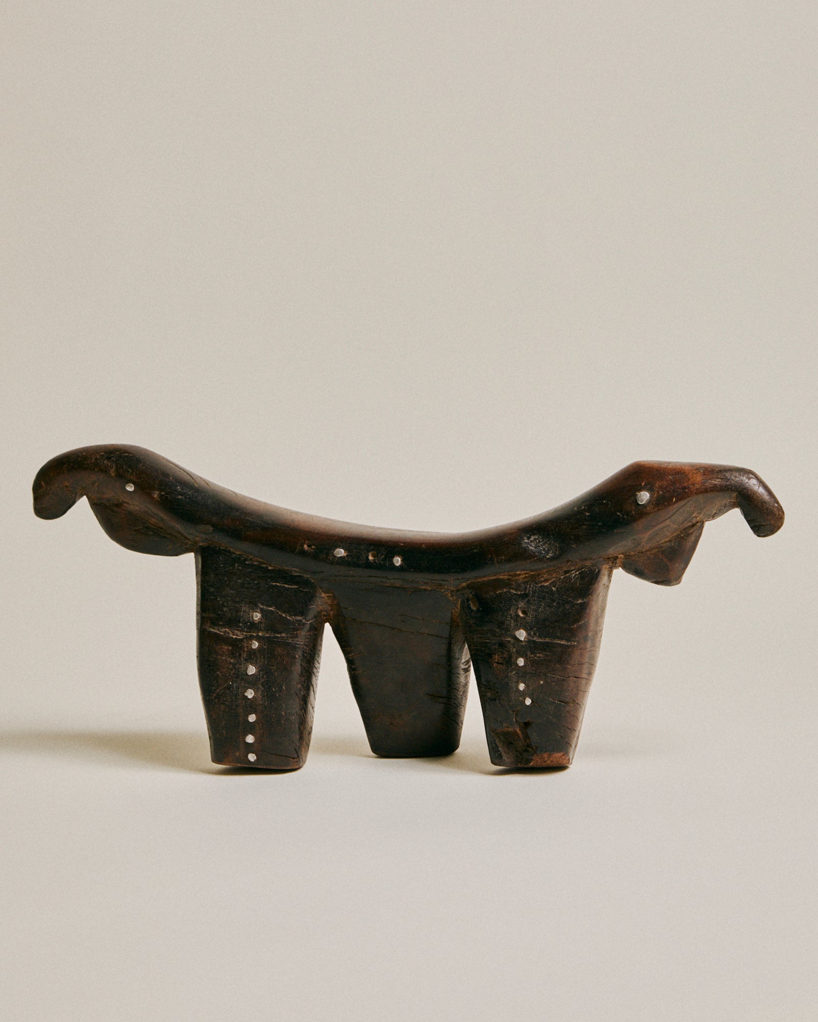 Dinka Headrest